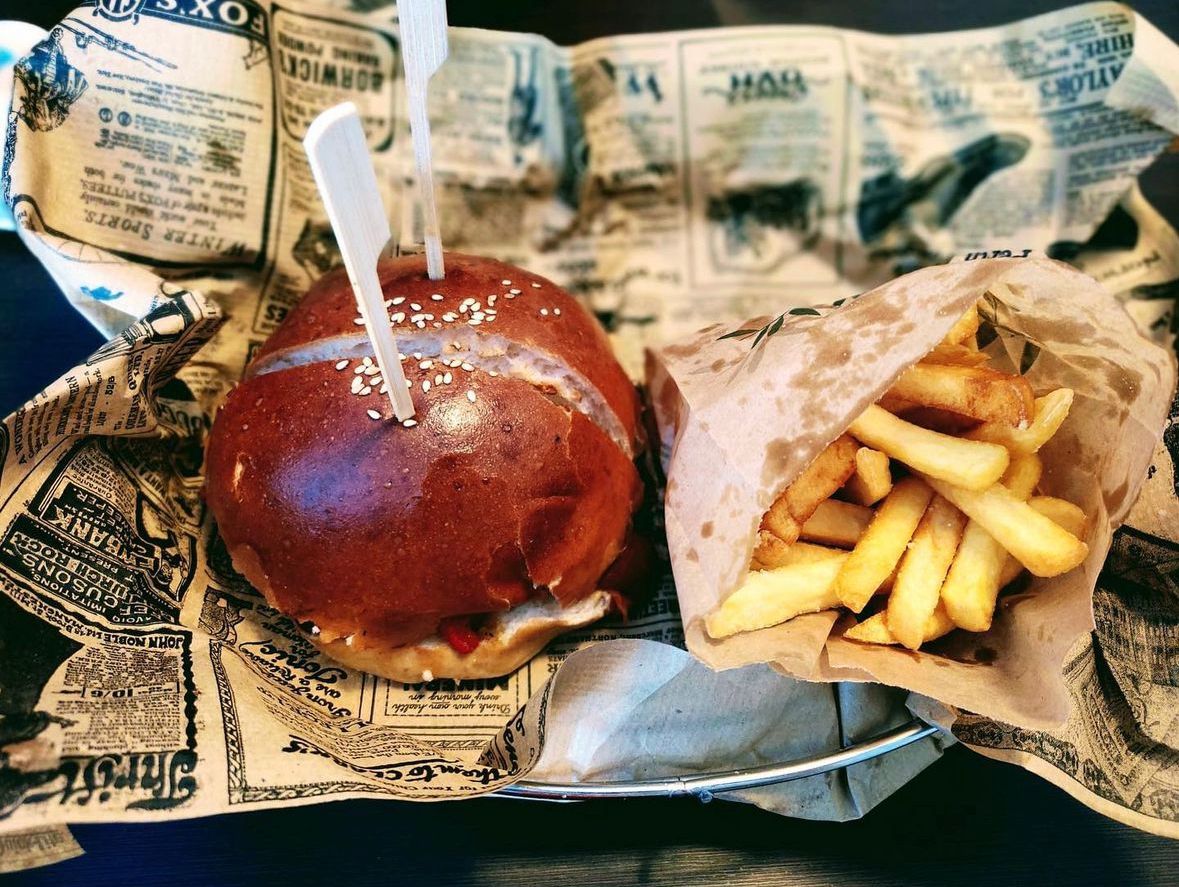 Flamas Burger Bar & Grill